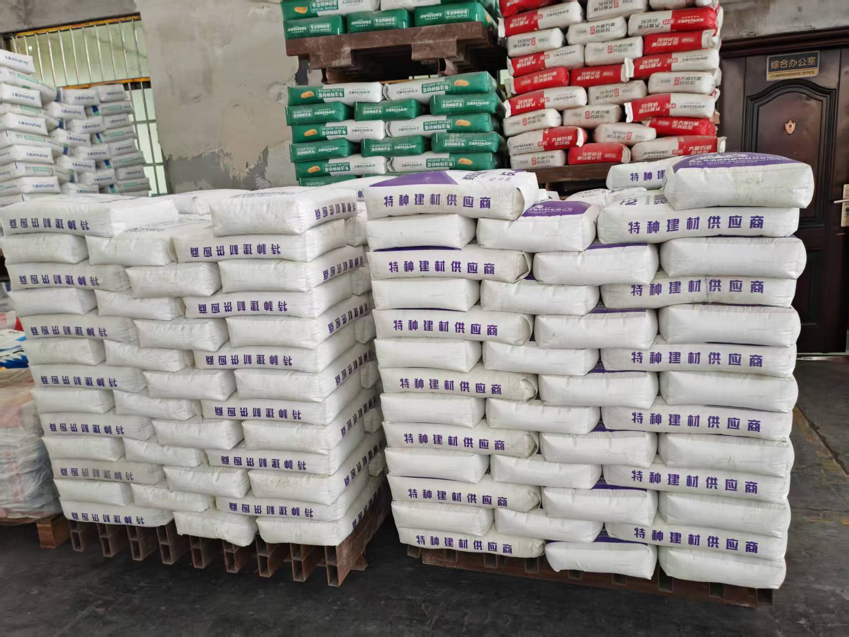 调楼镇拱顶带模注浆料